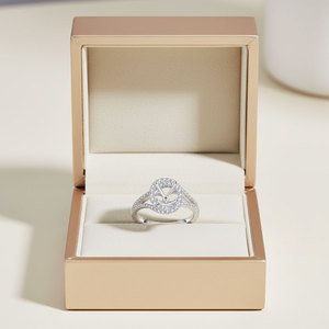 Anillo de compromiso exclusivo con diseño cruzado en oro blanco macizo de 18 quilates con halo de diamantes naturales auténticos para mujer. - Product Image 5