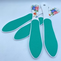 Râpe à pieds double face à long manche avec poignée en céramique, motif floral, portable, durable, outil professionnel pour éliminer les callosités, outil de pédicure
