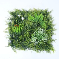 Panneau mural végétal artificiel mixte, tapis de gazon artificiel vert fausse fougère et fleurs, pour décoration de fond vertical de café et mariage, vente en gros