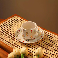 Plateau de petit-déjeuner en céramique à motifs en relief, assiette exquise et élégante, plat de service domestique, présentation de desserts, motif végétal moderne et simple, style occidental