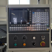 Tour CNC de précision CK6150 pour le traitement d'arbres de pièces automobiles et de machines agricoles, portée de 500 mm, distance entre centres de 750-2000 mm
