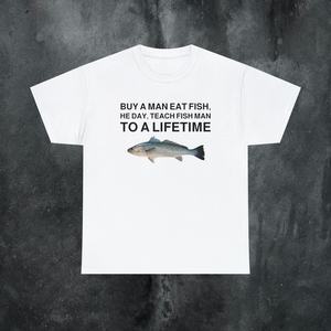 Camiseta divertida con meme: Compra una camiseta sarcástica e irónica con la frase 'Compre un hombre, coma pescado, haga que el hombre le enseñe al pez a comer durante una vida'. - Product Image 1