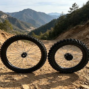 Rueda Shield X de <span class=keywords><strong>19</strong></span>/16 pulgadas para Surron Light Bee, con banda de rodadura negra, llanta negra, tapacubos negro y <span class=keywords><strong>radios</strong></span> plateados. - Product Image 1