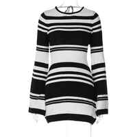 Robe mini vintage décontractée noire et blanche à rayures horizontales, personnalisée, à manches longues, en maille, dos ouvert, avec lien à nouer à la taille, coupe trapèze