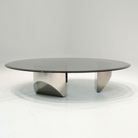 Table basse élégante de salon de haute qualité, design moderne et luxueux, finition satinée, plateau en verre, base en acier inoxydable