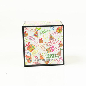 Hucha Mágica de la Fortuna 7x7x7 con Patrón Aleatorio y Colores Variados para Regalo de Cumpleaños - Product Image 1
