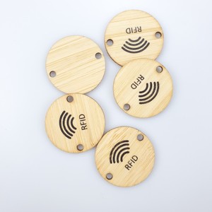Kartu kunci kayu Nfc ramah lingkungan bambu Rfid yang dapat diprogram untuk kontrol akses gantungan kunci <span class=keywords><strong>Keyfob</strong></span> Rfid 13.56MHz - Product Image 1