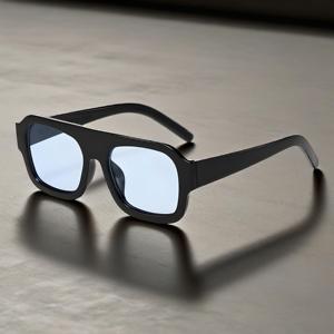 Lunettes de soleil carrées à double pont vintage élégantes lunettes pour hommes avec monture en PC transparente rouge lentille gris océan et rivets verts - Product Image 1