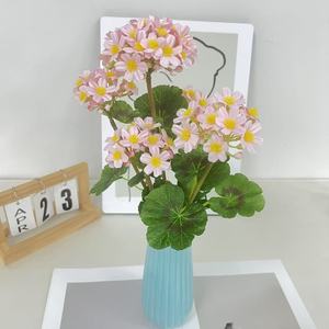 Bouquet di Margherite Artificiali Longstar Vibranti, Fiori Finti Multicolore con Foglie Verdi Realistiche, Artigianato Moderno Fatto a Mano - Product Image 6