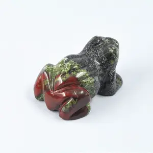 로즈 쿼츠 개구리 크리스탈 입상, 작은 손으로 새겨진 포켓 치유 크리스탈 동상 동물 조각 1.5 인치