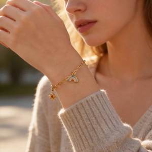 <span class=keywords><strong>Bracelet</strong></span> en acier inoxydable 316L plaqué <span class=keywords><strong>or</strong></span> 18 carats avec <span class=keywords><strong>breloque</strong></span> papillon arc-en-ciel et soleil pour femme, bijoux Y2K à maillons trombone émaillés, étanche, cadeau - Product Image 1