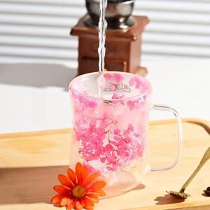 Tasses et soucoupes créatives en verre borosilicate isolant à double paroi, pour thé et boissons, avec fleurs séchées intégrées et effet sable mouvant multi-pétales - Product Image 6
