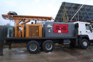 מקדחת בארות מים ניידת על משאית דיזל מדגם YOTOL, בעלת הספק של 85 קילוואט (380 כוחות סוס), מדגם HOWO 6x4, עם פטיש פנאומטי, עומק קידוח מקסימלי של 600 מטר, עם מנוע. - Product Image 2