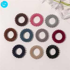Élastiques à cheveux en velours bouclés en forme de ligne téléphonique PL Flocking - Product Image 4