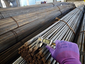 D2 H13 1045 4340 4140 P20 Rolled batang baja paduan bulat tempa Q235 baja karbon ASTM AISI layanan Las standar permukaan hitam - Product Image 4