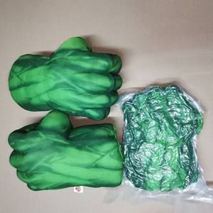 2026 gros personnalisé nouveau poing vert rouge araignée gants en peluche jouet SpiderMans enfants gants de boxe géant en peluche - Product Image 1