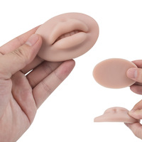 Modèle d'oreille en silicone souple, réaliste et flexible pour la pratique du piercing, destiné aux artistes tatoueurs et à la présentation de bijoux.