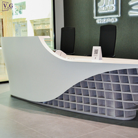 Comptoir de réception de bureau haut de gamme à 1 place avec mur arrière, design unique sur mesure