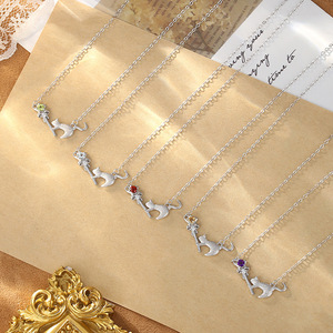 Collar de plata de ley S925 con acabado cepillado al por mayor, con varita mágica en forma de gato incrustada con adornos de cristal de granate y topacio - Product Image 5