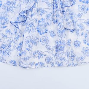 Chemisier à manches longues pour femme, imprimé floral, col en V, bleu et blanc, décontracté, avec volants, tissé, tendance pour le printemps, l'été et l'automne - Product Image 4