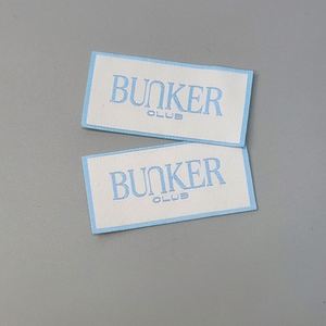 Étiquettes tissées en tissu à coupe droite, imprimées, colorées, personnalisées, à coudre, pour costumes – Prix direct usine - Product Image 1