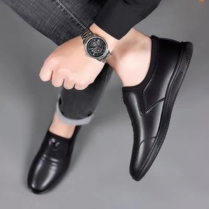 Zapatos sin cordones de cuero para hombre, mocasines informales cómodos con forro polar negro para invierno, zapatos cálidos para conducir - Product Image 4