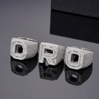 Bijoux fins, bagues de fête en platine rhodié serties de zircon taille baguette, personnalisées avec l'initiale R de l'alphabet, pavé de zircon