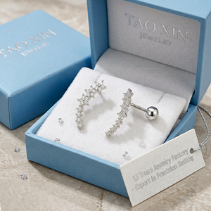 Clous <span class=keywords><strong>d</strong></span>'oreilles ronds minimalistes élégants en oxyde de zirconium avec verrouillage de sécurité, <span class=keywords><strong>bijoux</strong></span> de piercing miniatures plaqués rhodium pour hélix et lobe, cadeau pour filles - Product Image 2