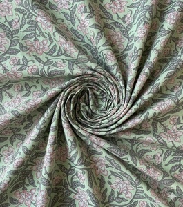 Tela de Algodón Cambray con Estampado Floral Hecho a Mano al por Mayor de la India para Prendas de Vestir y Decoración del Hogar - Product Image 3