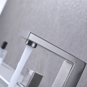 Aqua cubic Two Handle Weit verbreiteter 3-Loch-Badhahn mit CUPC-Wasser leitungen und Pop-up-Abfluss - Product Image 5