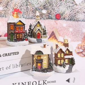 Casita de Resina Navideña Iluminada con Luces LED para Decoración de Ventanas del Hogar, Estilo Europeo - Product Image 2