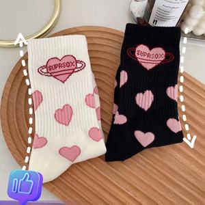 Vente en gros pas cher <span class=keywords><strong>Chaussettes</strong></span> à motifs Love Heart pour femmes <span class=keywords><strong>Jolies</strong></span> <span class=keywords><strong>chaussettes</strong></span> Crew en polyester pour la Saint-Valentin - Product Image 3