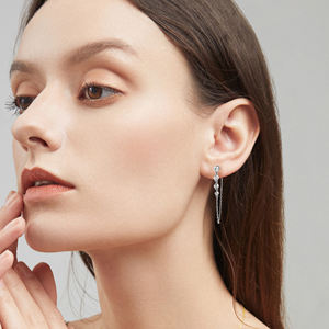 Boucles d'oreilles clous en moissanite à long pompon, plaquées argent et or, classiques, élégantes et raffinées, Tianyu Gems. pour femmes - Product Image 6