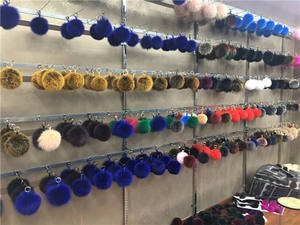 פונפונים מפרוות דביבון טבעית 15 ס\\\"מ בהתאמה אישית לכובעי סריגה למבוגרים ולילדים, אביזרים בעבודת יד, יוקרתיים, סיטונאי, קישוט לחורף - Product Image 6