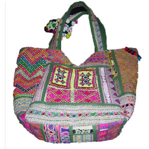 Bolso de hombro estilo bohemio afgano Banjara de terciopelo con bordado, cierre de cremallera y forro de seda - Product Image 5