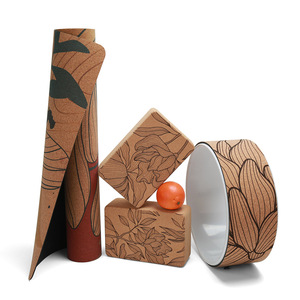 Ensemble complet de yoga en caoutchouc naturel avec tapis de taille personnalisée, blocs, sangle, marqueurs d'alignement en liège pour la pratique du yoga chaud - Product Image 1