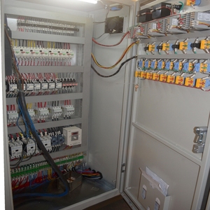 Machine de lavage industrielle à haute pression en acier inoxydable sur mesure avec rinçage à l'eau chaude et séchage pour le dégraissage des moteurs automobiles - Product Image 3