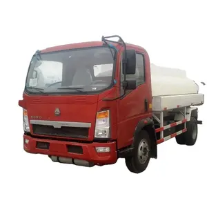 Sinotruk真新しい4000L5000L6000Lガソリンオイルタンカー補充トラック燃料タンクトラック