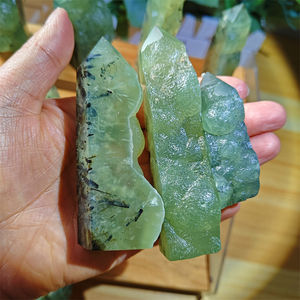 จุดพรีไฮไนต์ดิบธรรมชาติพร้อมหอคริสตัลหินบําบัดดรูซี่สําหรับตกแต่ง - Product Image 4