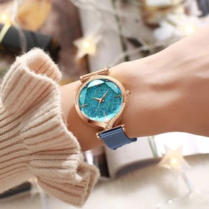 Montre à quartz pour femme de style professionnel, avec boîtier en alliage de luxe, bracelet en cuir, cadran à aiguilles en verre et résistance à l'eau 3 ATM - Product Image 2
