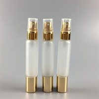 Flacon en verre OEM de 10 ml avec bille en acier inoxydable, flacon à bille rechargeable, flacon à bille en verre givré avec couvercle doré et vaporisateur