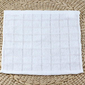 Serviette carrée blanche Xinshang 25x25 cm, séchage rapide, pour usage hôtelier - Product Image 1