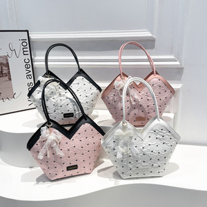 <span class=keywords><strong>Sac</strong></span> <span class=keywords><strong>fourre</strong></span>-<span class=keywords><strong>tout</strong></span> imprimé grande capacité pour <span class=keywords><strong>femme</strong></span>, collection été 2026, avec nœud décoratif en dentelle, <span class=keywords><strong>sac</strong></span> à main en cuir PU, <span class=keywords><strong>sac</strong></span> à bandoulière - Product Image 1