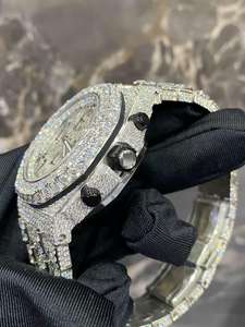 Montre élégante et moderne en quartz avec des pierres de moissanite étincelantes pour une beauté et une précision de qualité supérieure - Product Image 5