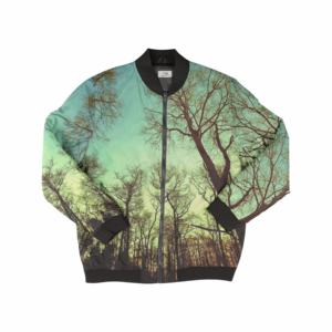 เสื้อแจ็คเก็ตเบสบอลทรงยาวสไตล์แฟชั่นผู้ชาย พร้อมโลโก้ปักและลายปะติดแบบวาร์ซิตี้ เสื้อแจ็คเก็ตผู้ชายทันสมัย - Product Image 3