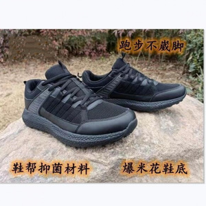 รองเท้าวิ่งผู้ชายแบบหุ้มข้อต่ำ พื้นยาง น้ำหนักเบา ระบายอากาศได้ดี รองเท้ากีฬาตาข่าย สำหรับการฝึกซ้อมกลางแจ้ง - Product Image 5