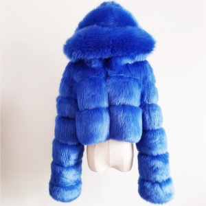 Cappotto Corto Invernale da Donna in Pelliccia Modello Bubble, Design Personalizzato 2021, Taglie Forti, Cropped, Oversize, con Cappuccio, di Tendenza - Product Image 4