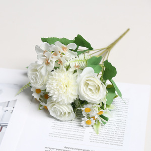 Ramo de Flores Artificiales Mixtas de 30cm - 7 Ramas de Rosas de Seda, Crisantemos e Hortensias para Decoración de Bodas y Fiestas en Casa - Product Image 2