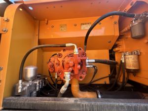 Excavadora Hyundai HX300L de 30 Toneladas con Motor Cummins y Bomba Hidráulica para Proyectos de Zanjas de Tuberías en Carreteras del Desierto de Oriente Medio - Product Image 4