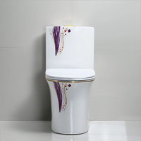WC de luxe en céramique dorée de style occidental moderne, peinture couleur, sanitaire de salle de bain